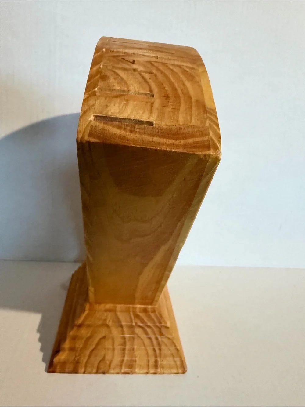 Wooden Knife Block Fan-Shaped Scallop Shell in Natural Brown Holds 11 Knives